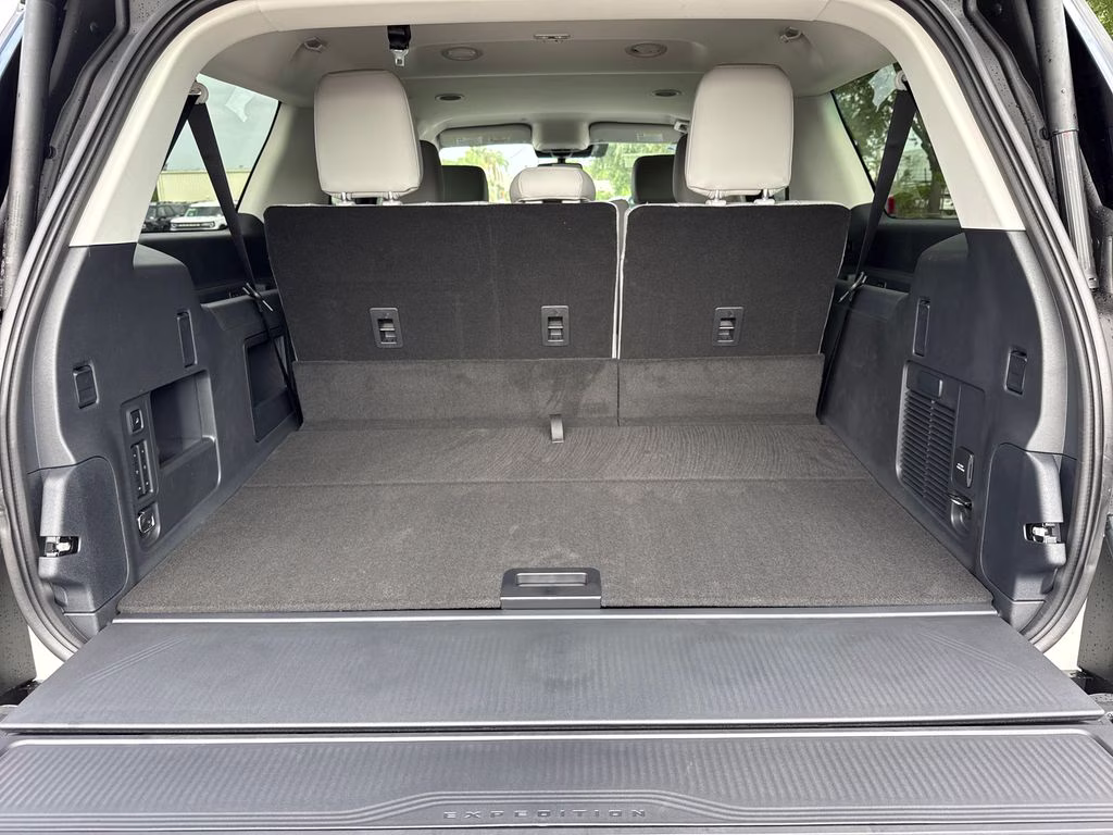 2026 Star White Metallic Tri-Coat Ford Expedition Max Active RWD SUV