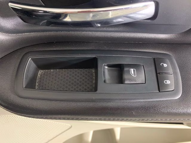 2013 Cashmere Pearlcoat Dodge Grand Caravan SE FWD Van