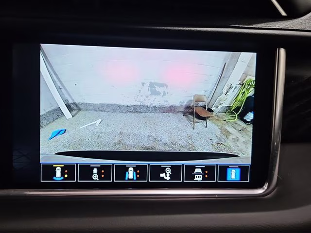 2022 White Frost Tricoat GMC Yukon XL Denali 4X4 SUV