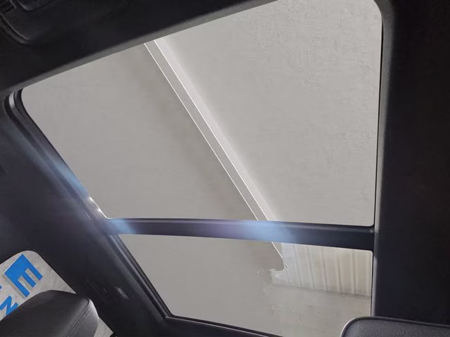 2022 White Frost Tricoat GMC Yukon XL Denali 4X4 SUV