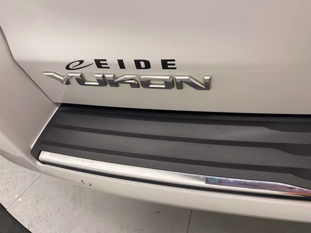 2020 White Frost Tricoat GMC Yukon Denali 4X4 SUV