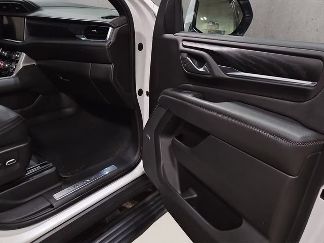 2022 White Frost Tricoat GMC Yukon XL Denali 4X4 SUV
