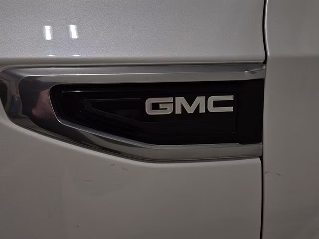 2022 White Frost Tricoat GMC Yukon XL Denali 4X4 SUV