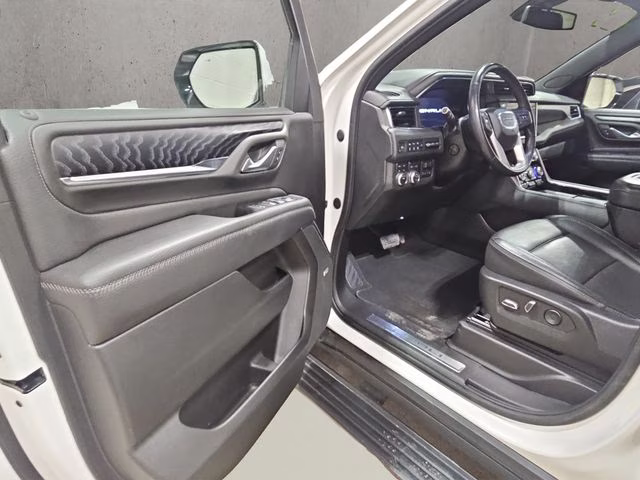2022 White Frost Tricoat GMC Yukon XL Denali 4X4 SUV