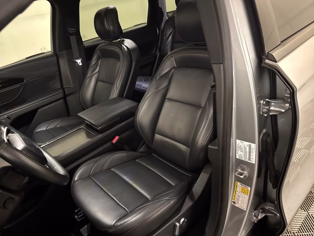 2024 Silver Radiance Metallic Clearcoat Lincoln Nautilus Premiere AWD SUV