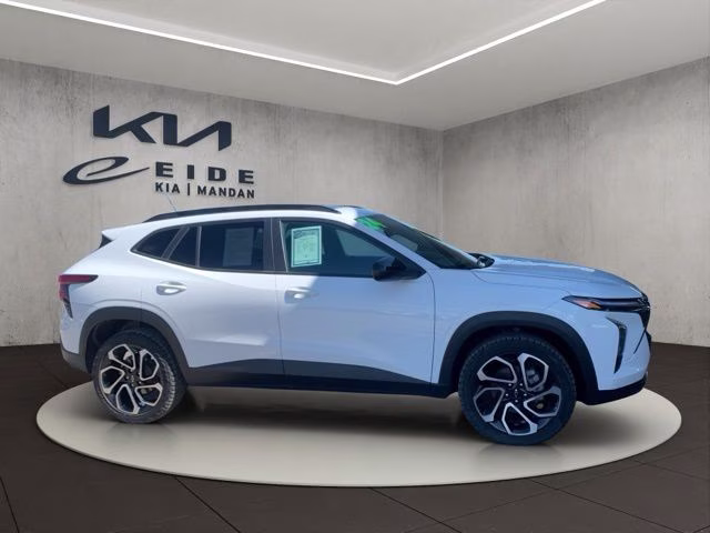 2024 Summit White Chevrolet Trax 2RS FWD SUV