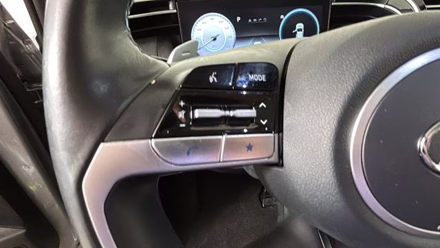 2023 Shimmering Silver Hyundai Tucson Limited AWD SUV