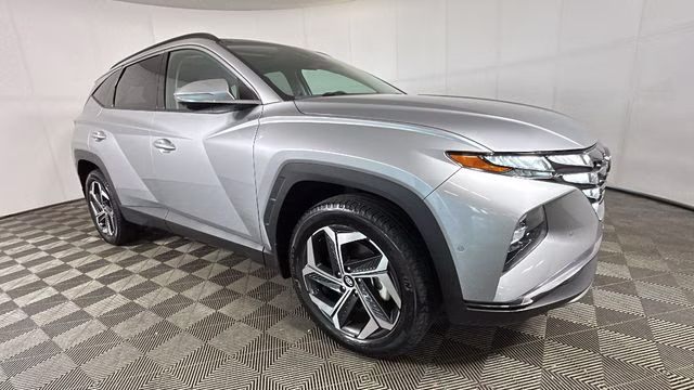 2023 Shimmering Silver Hyundai Tucson Limited AWD SUV