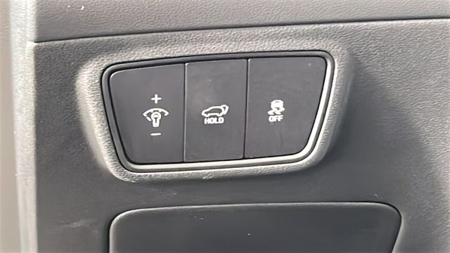 2023 Shimmering Silver Hyundai Tucson Limited AWD SUV