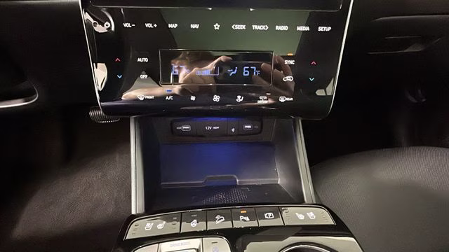 2023 Shimmering Silver Hyundai Tucson Limited AWD SUV