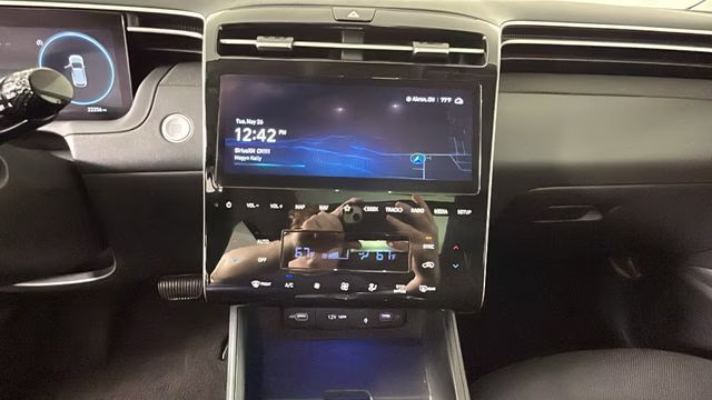 2023 Shimmering Silver Hyundai Tucson Limited AWD SUV