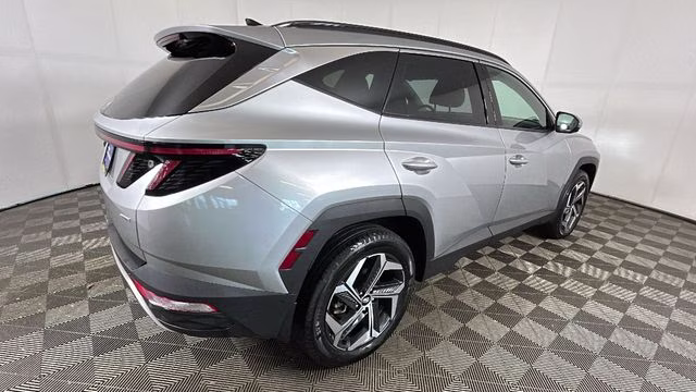 2023 Shimmering Silver Hyundai Tucson Limited AWD SUV
