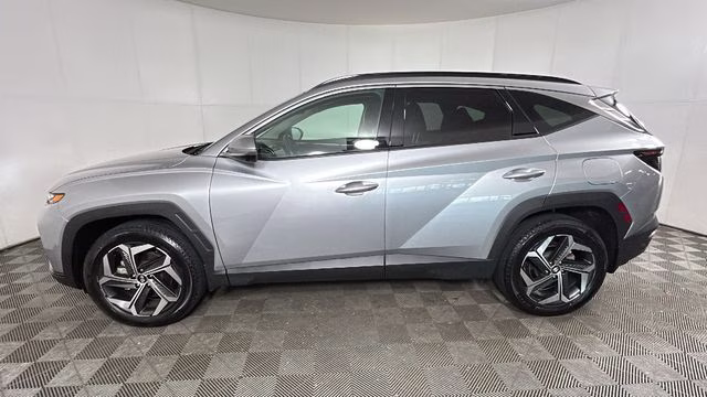 2023 Shimmering Silver Hyundai Tucson Limited AWD SUV