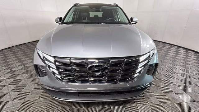 2023 Shimmering Silver Hyundai Tucson Limited AWD SUV
