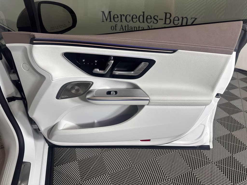 2023 MANUFAKTUR Moonlight White Metallic Mercedes-Benz EQE 350+ Sedan RWD Sedan