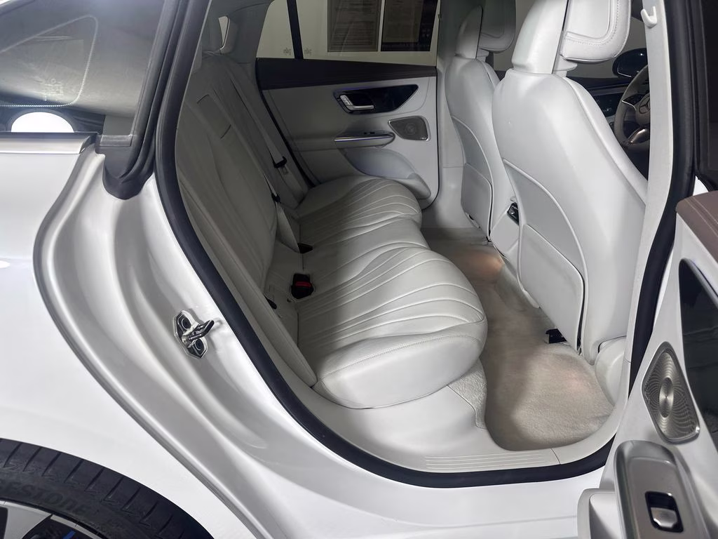 2023 MANUFAKTUR Moonlight White Metallic Mercedes-Benz EQE 350+ Sedan RWD Sedan