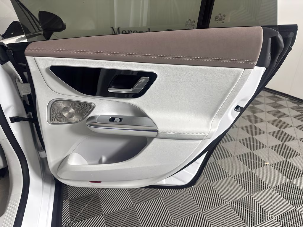 2023 MANUFAKTUR Moonlight White Metallic Mercedes-Benz EQE 350+ Sedan RWD Sedan