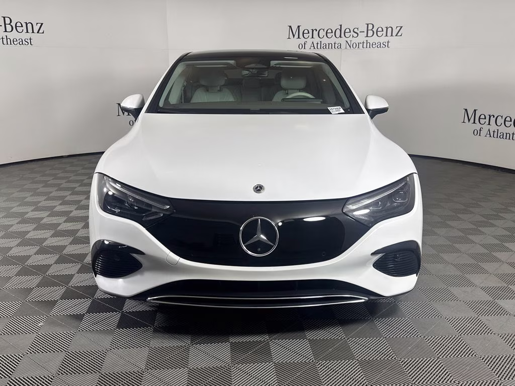 2023 MANUFAKTUR Moonlight White Metallic Mercedes-Benz EQE 350+ Sedan RWD Sedan