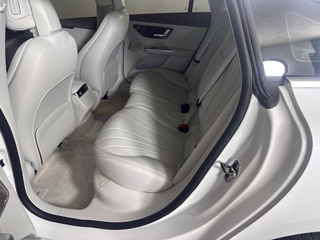 2023 MANUFAKTUR Moonlight White Metallic Mercedes-Benz EQE 350+ Sedan RWD Sedan