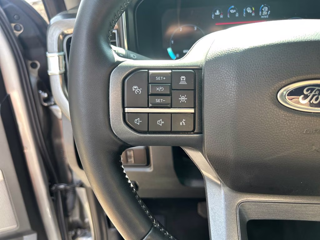 2024 Iconic Silver Metallic Ford Super Duty F-250 SRW Lariat 4X4 Truck