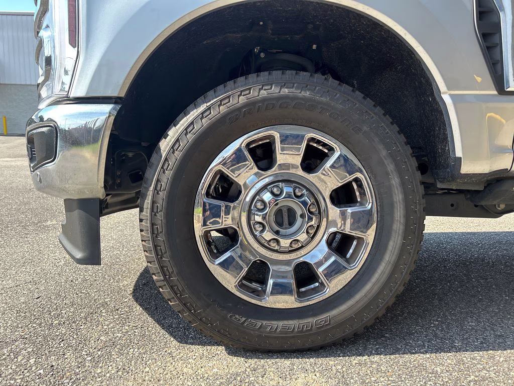 2024 Iconic Silver Metallic Ford Super Duty F-250 SRW Lariat 4X4 Truck