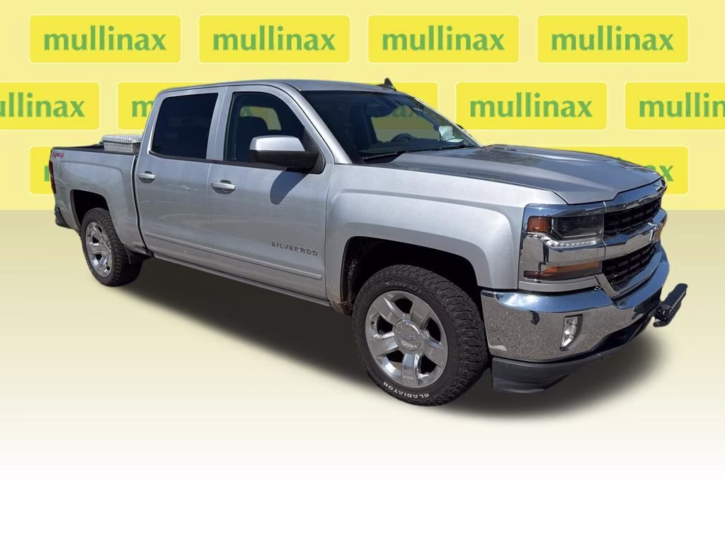2017 Silver Ice Metallic Chevrolet Silverado 1500 LT 4X4 Truck