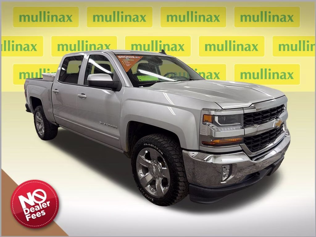 2017 Silver Ice Metallic Chevrolet Silverado 1500 LT 4X4 Truck