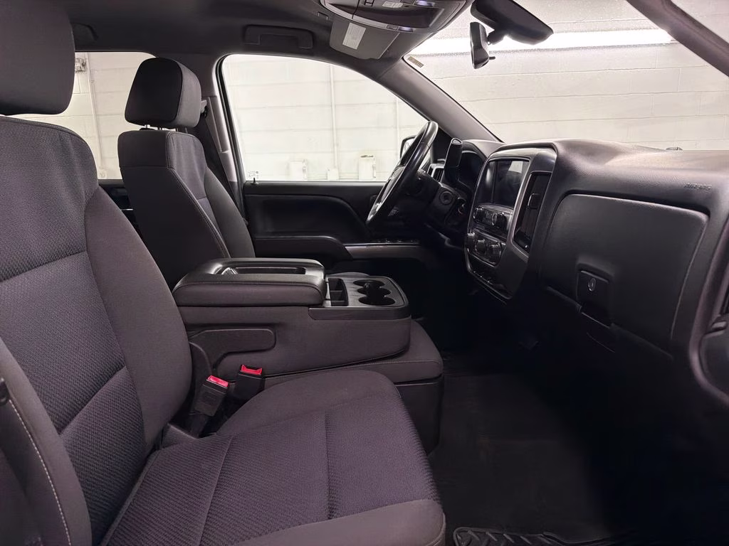 2017 Silver Ice Metallic Chevrolet Silverado 1500 LT 4X4 Truck