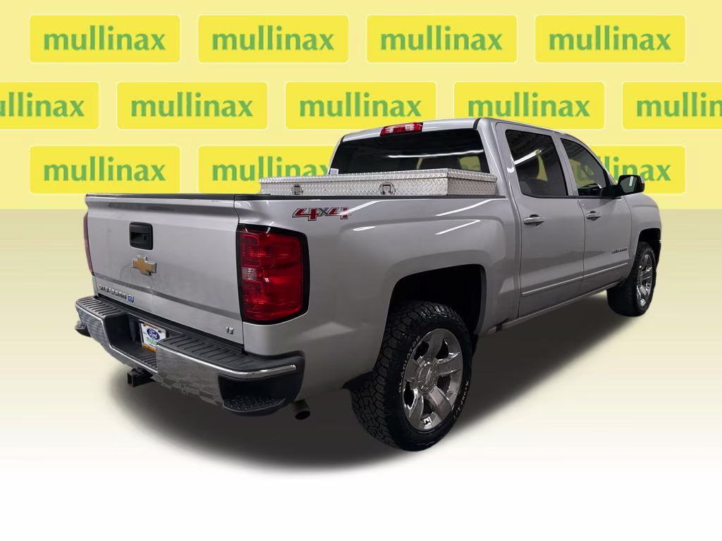 2017 Silver Ice Metallic Chevrolet Silverado 1500 LT 4X4 Truck