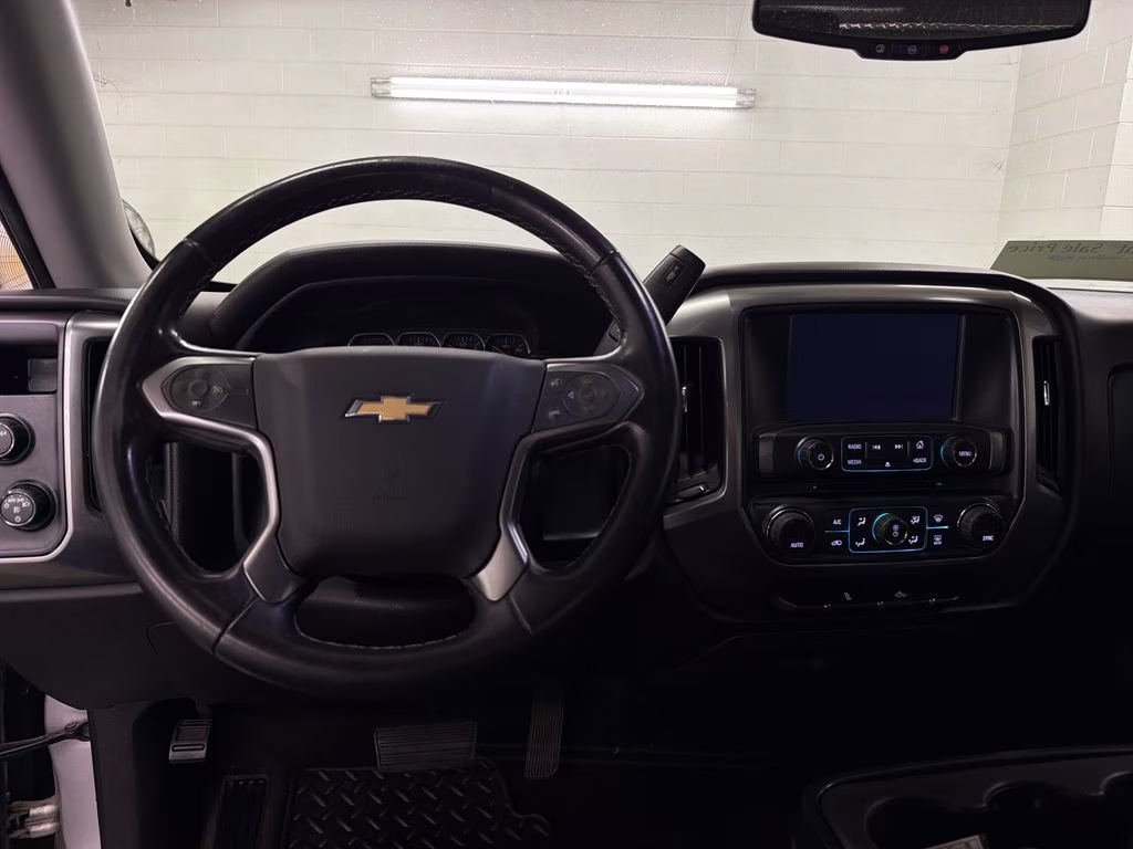 2017 Silver Ice Metallic Chevrolet Silverado 1500 LT 4X4 Truck