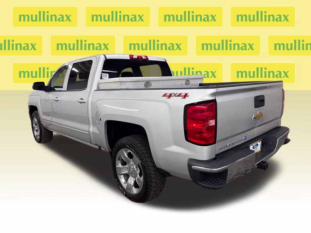 2017 Silver Ice Metallic Chevrolet Silverado 1500 LT 4X4 Truck