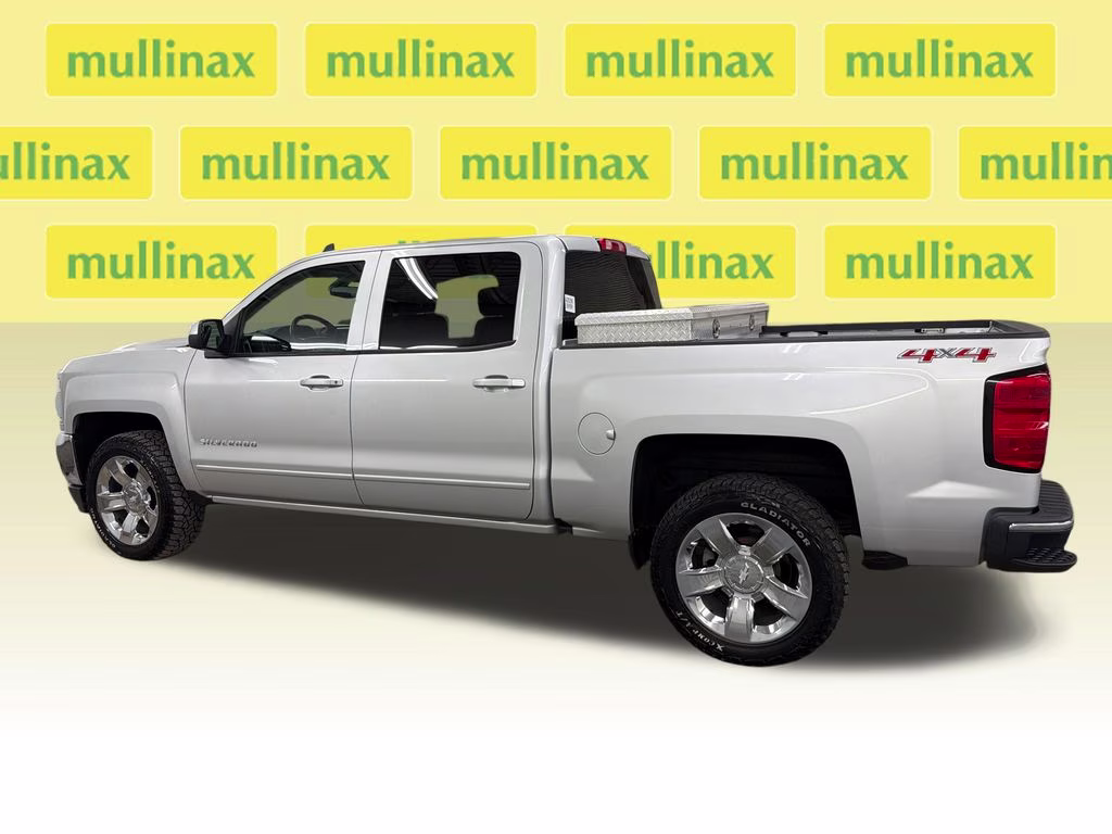 2017 Silver Ice Metallic Chevrolet Silverado 1500 LT 4X4 Truck