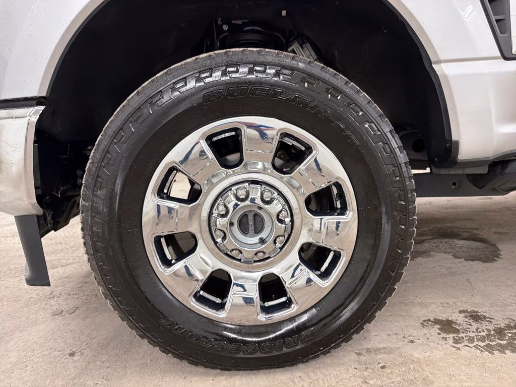 2024 Silver Metallic Ford Super Duty F-250 SRW Lariat 4X4 Truck