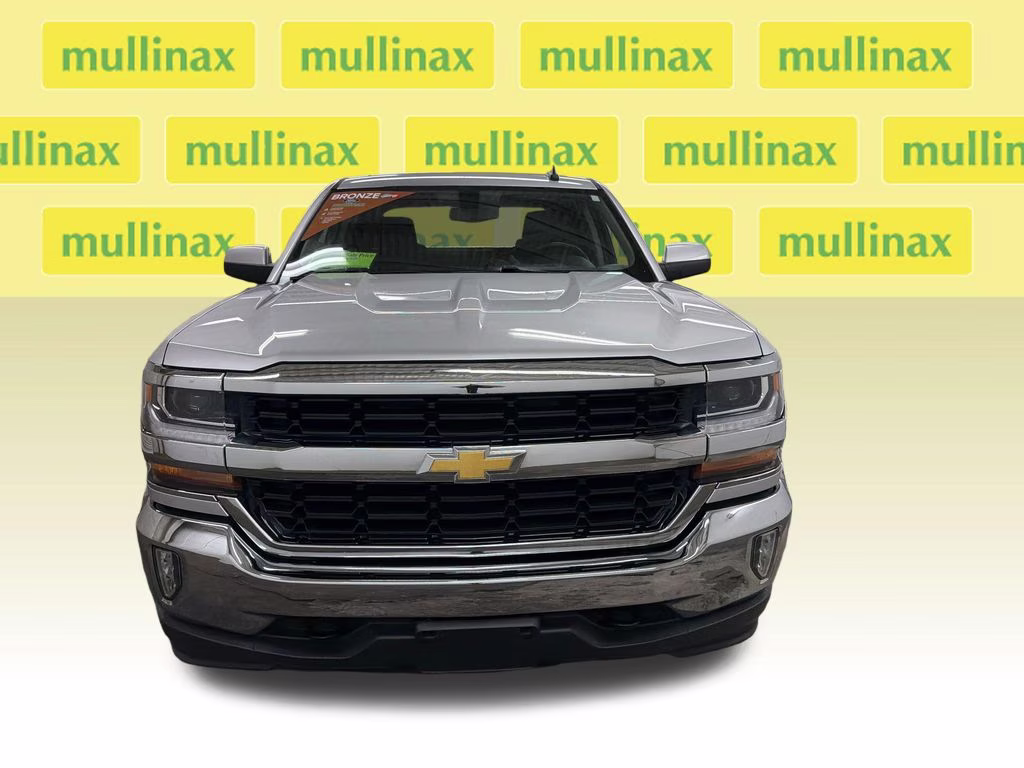 2017 Silver Ice Metallic Chevrolet Silverado 1500 LT 4X4 Truck