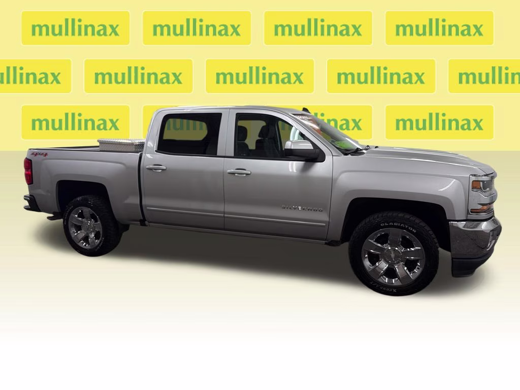 2017 Silver Ice Metallic Chevrolet Silverado 1500 LT 4X4 Truck