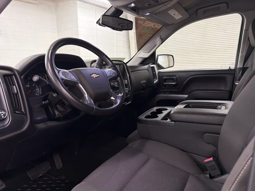 2017 Silver Ice Metallic Chevrolet Silverado 1500 LT 4X4 Truck