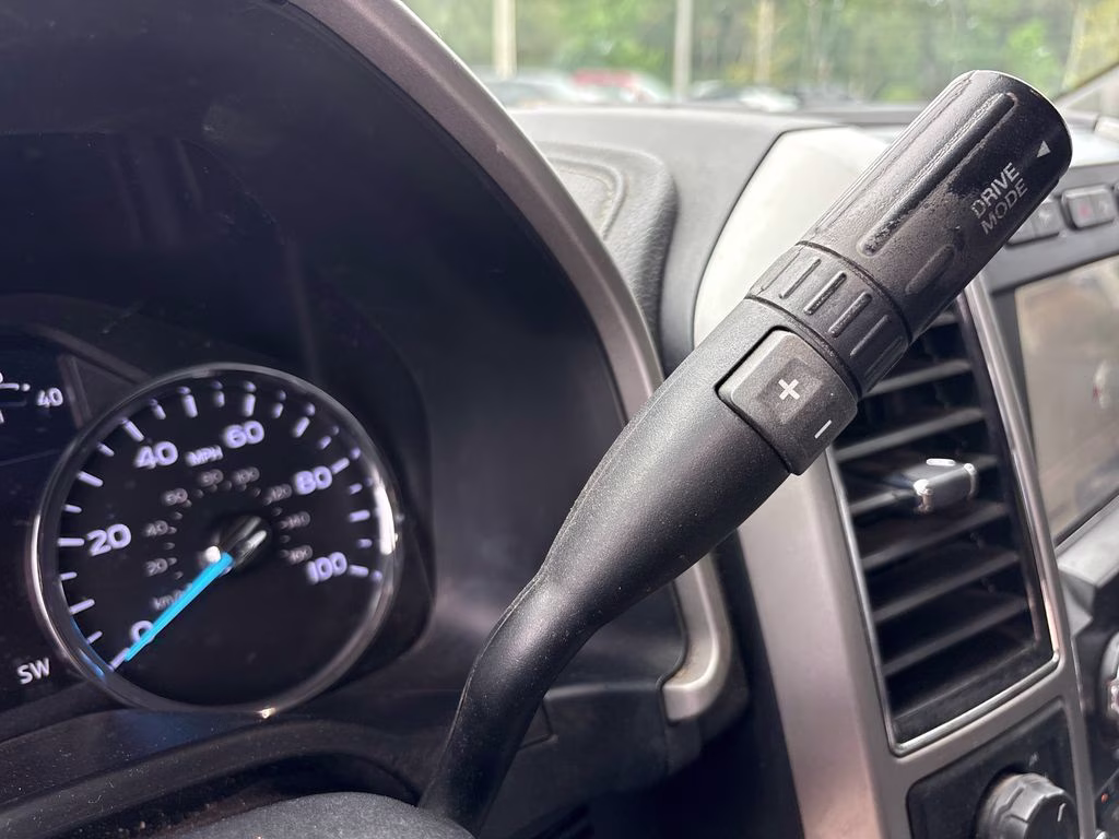 2020 Black Metallic Ford Super Duty F-250 SRW Lariat 4X4 Truck