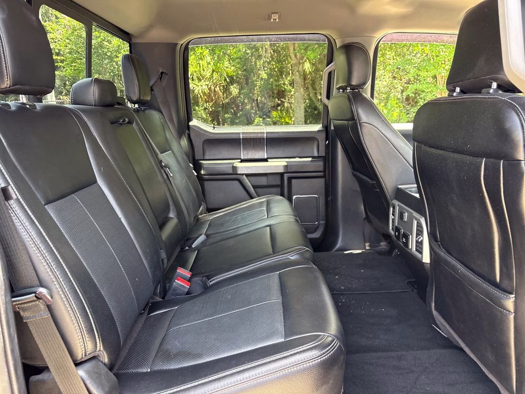 2020 Black Metallic Ford Super Duty F-250 SRW Lariat 4X4 Truck