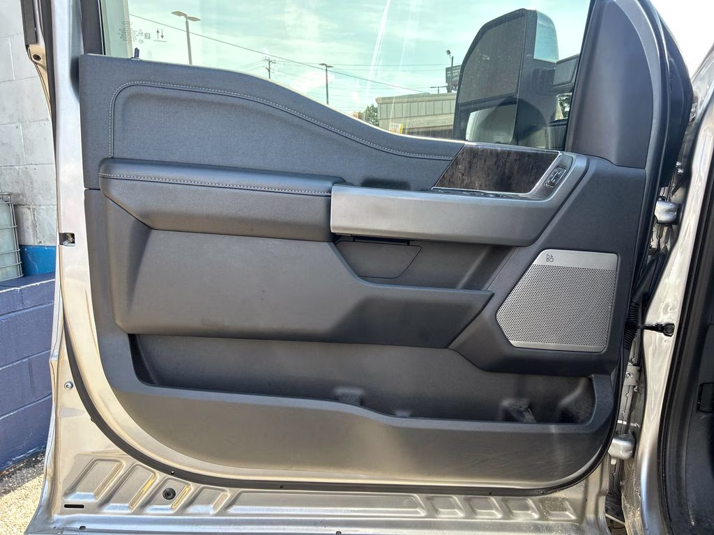 2024 Iconic Silver Metallic Ford Super Duty F-250 SRW Lariat 4X4 Truck