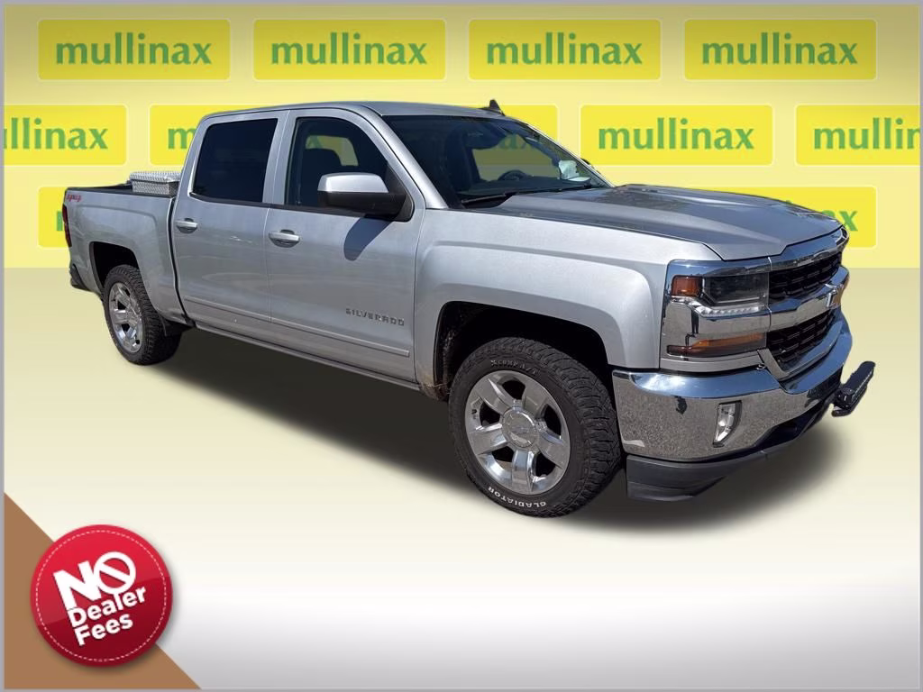 2017 Silver Ice Metallic Chevrolet Silverado 1500 LT 4X4 Truck