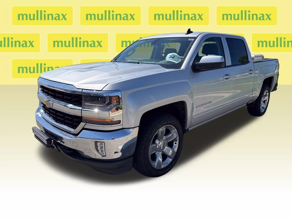 2017 Silver Ice Metallic Chevrolet Silverado 1500 LT 4X4 Truck