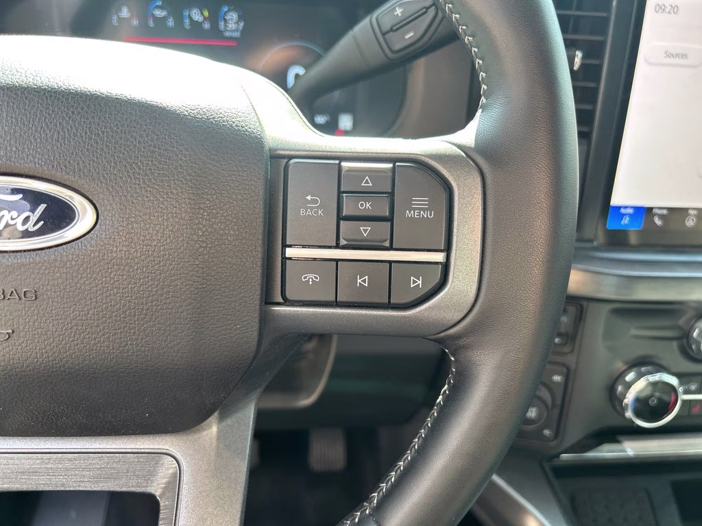 2024 Iconic Silver Metallic Ford Super Duty F-250 SRW Lariat 4X4 Truck