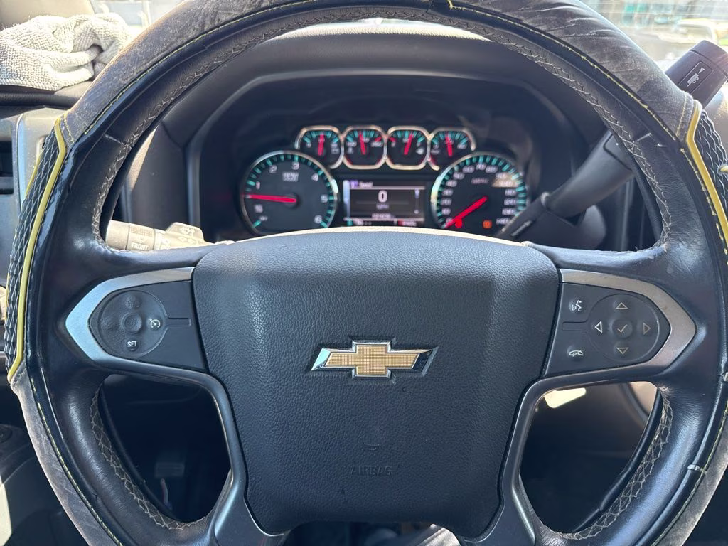 2017 Silver Ice Metallic Chevrolet Silverado 1500 LT 4X4 Truck