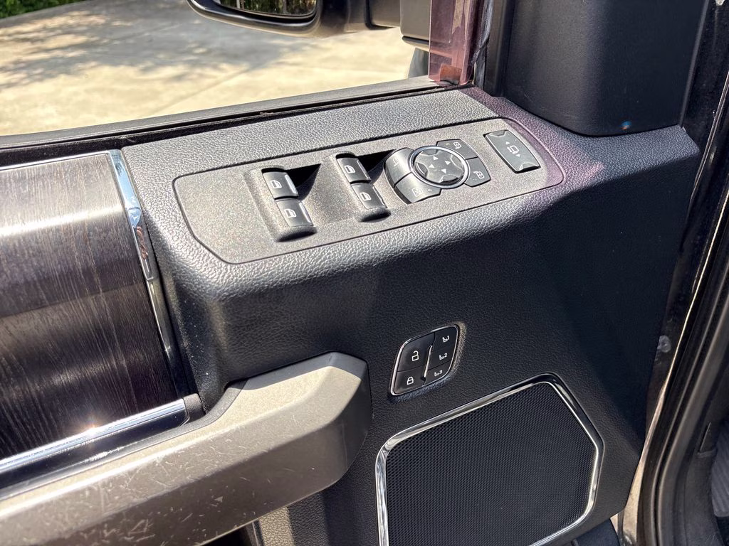 2020 Black Metallic Ford Super Duty F-250 SRW Lariat 4X4 Truck