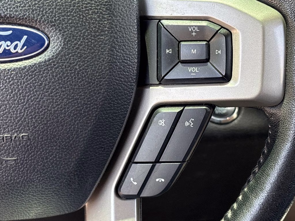 2020 Black Metallic Ford Super Duty F-250 SRW Lariat 4X4 Truck