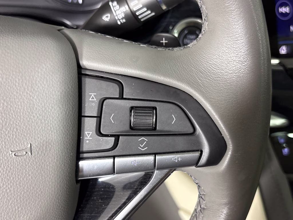 2024 Argent Silver Metallic Cadillac XT6 Premium Luxury FWD SUV