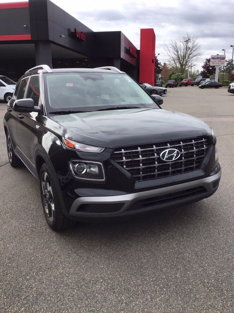 2025 Onyx Black Hyundai Venue SEL FWD SUV