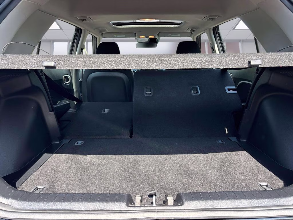 2025 Onyx Black Hyundai Venue SEL FWD SUV
