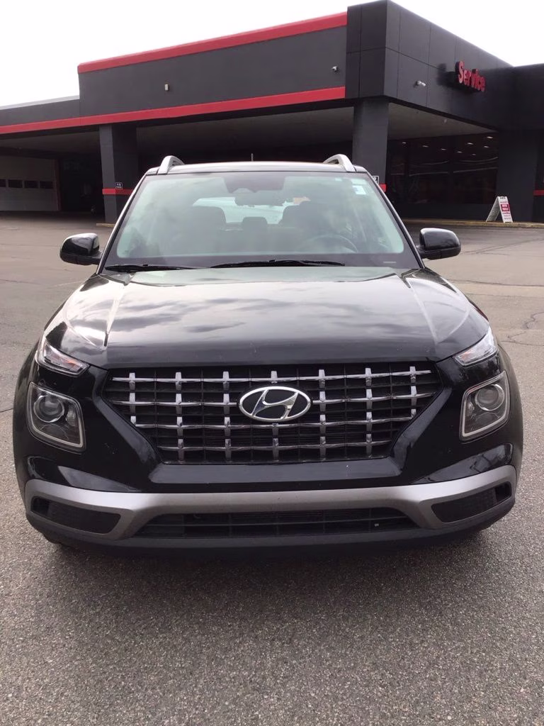 2025 Onyx Black Hyundai Venue SEL FWD SUV