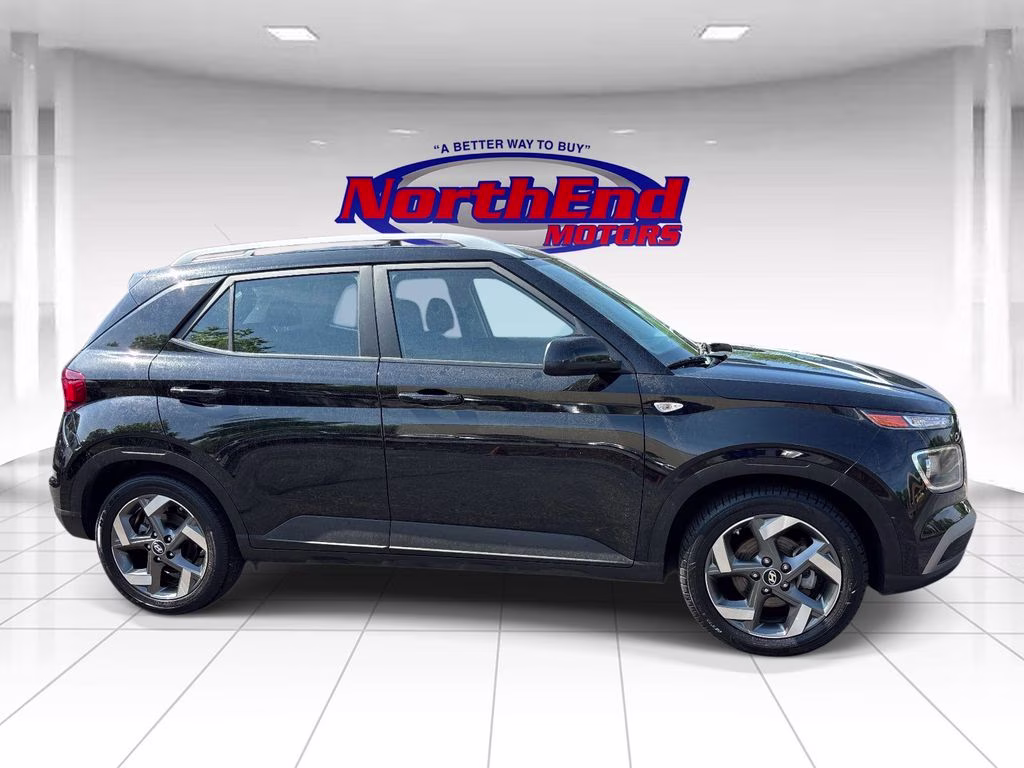 2025 Onyx Black Hyundai Venue SEL FWD SUV